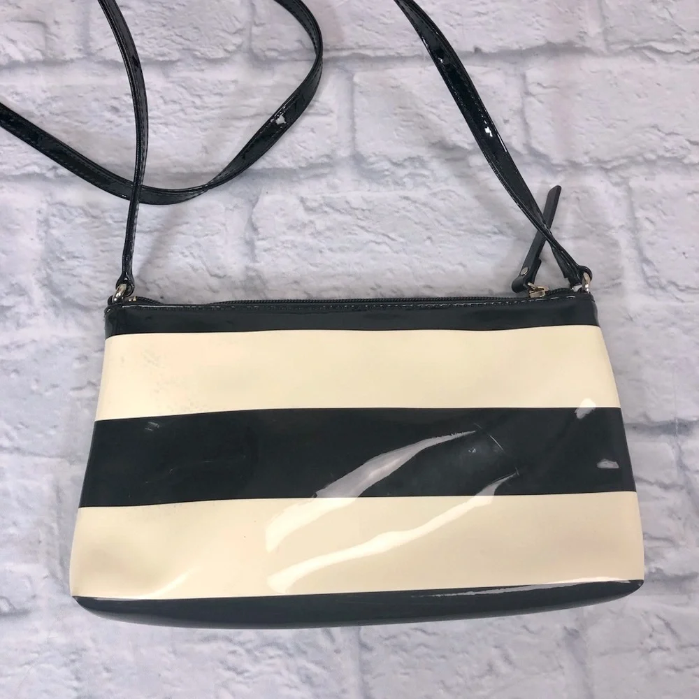 Kate Spade patent leather Striped Crossbody bag purse Pockets strap Logo